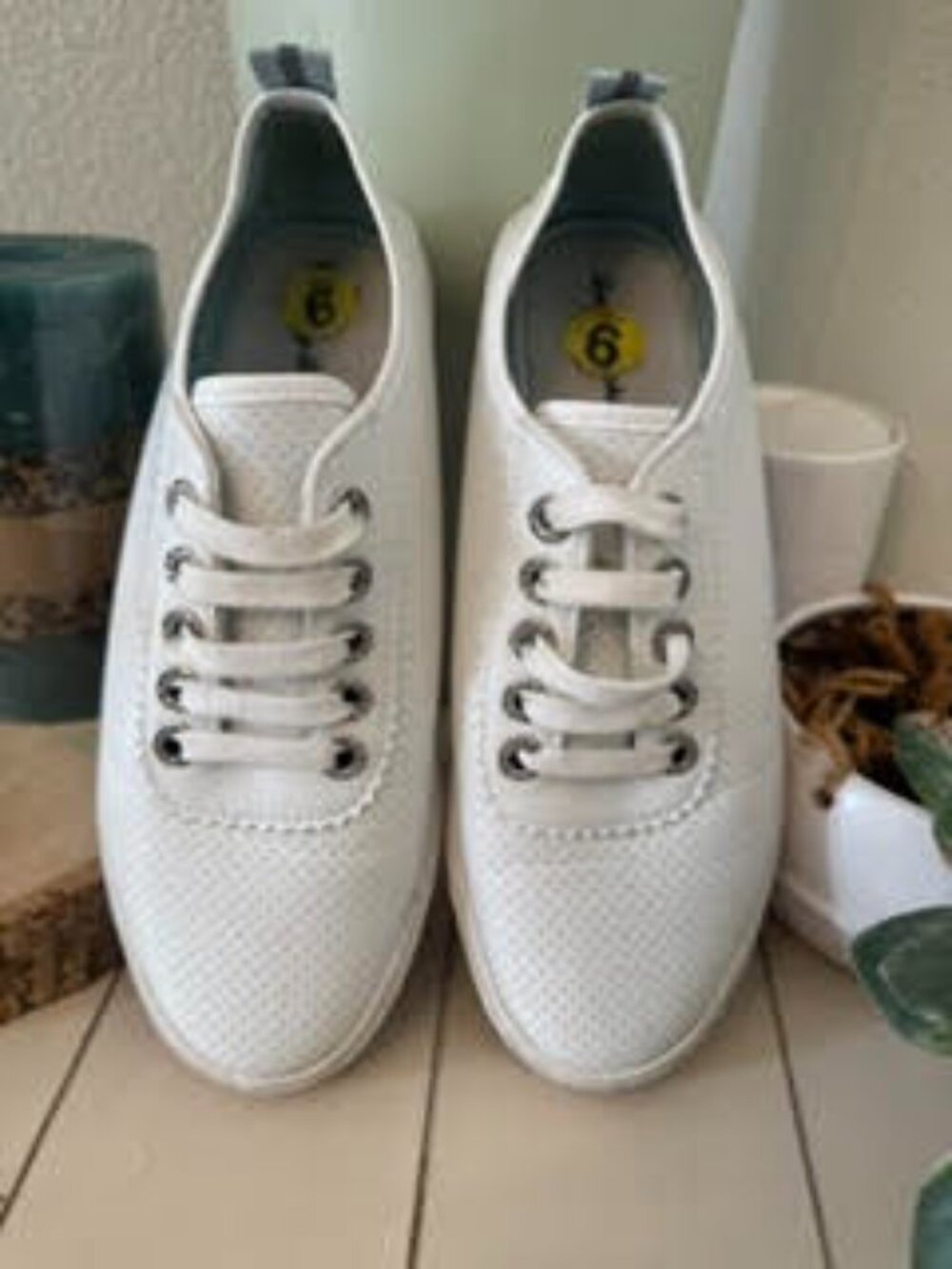 Tommy Bahama Womens white tennis shoes rhinestone eyelet
